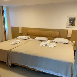 https://flat-beira-mar-muro-alto.portodegalinhashotels.com